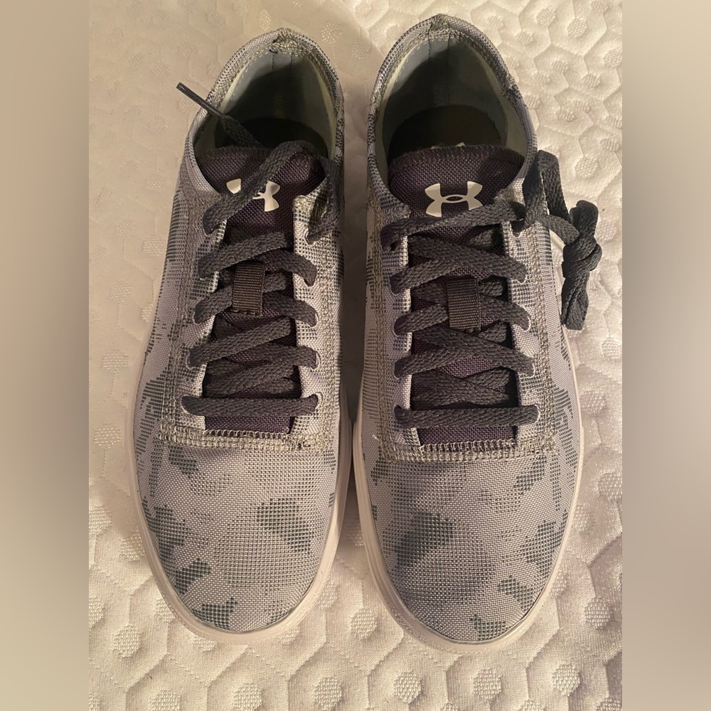 UA New Boys Sneakers Size 4 Youth